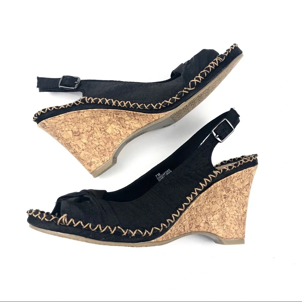 Seychelles Singapore Peep Toe Slingback Black Sz7